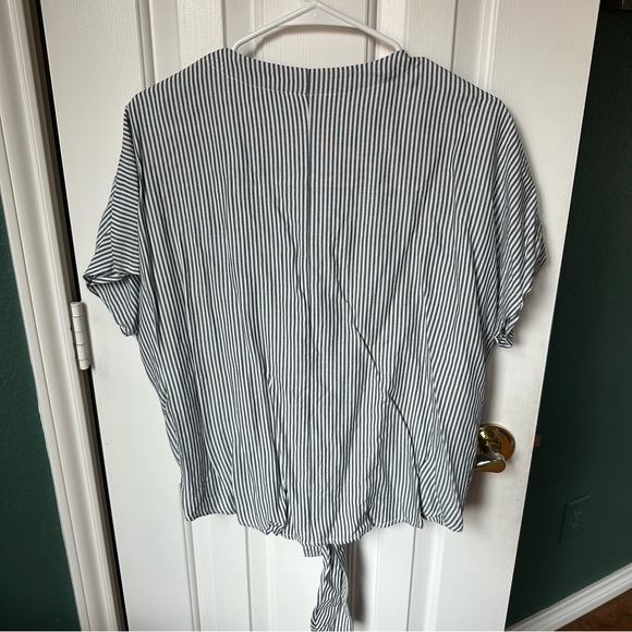 Universal Thread Top Size: L - Picture 5 of 5